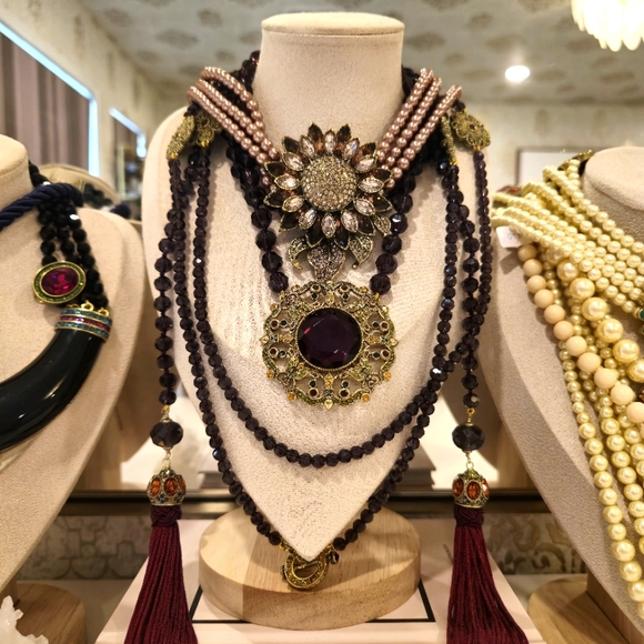 ✨️ 𝙉𝙞𝙖'𝙨 𝙅𝙚𝙬𝙚𝙡𝙧𝙮 𝘽𝙤𝙭 ✨️ Live Vintage Jewelry Auction! - Picture 6 of 14